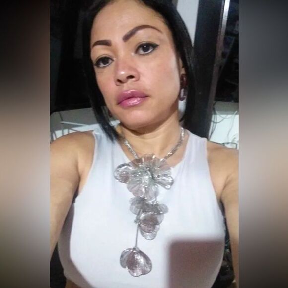 Zara Kate Middleton Famous Cascading Floral Necklace&Earrings Set - Picture 10 of 16